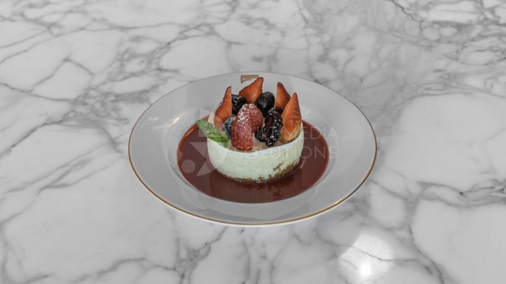 ColtEquestrian_BerryCheeseCake (Medium)